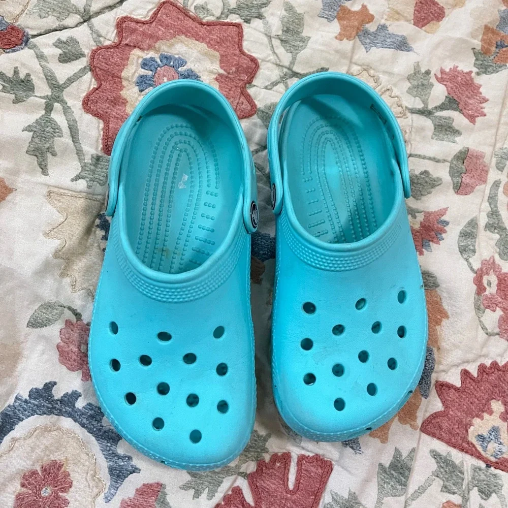 Crocs Toddler Kid Size J2 Girl Boy Classic Clogs Slip-On Blue Pool Hiking Sandal